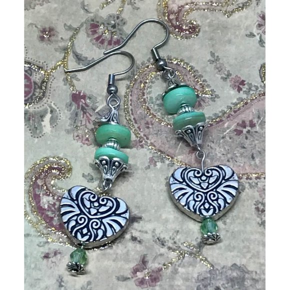 Silver Plated Heart Dyed Green Mother of Pearl - Picture 2 of 10